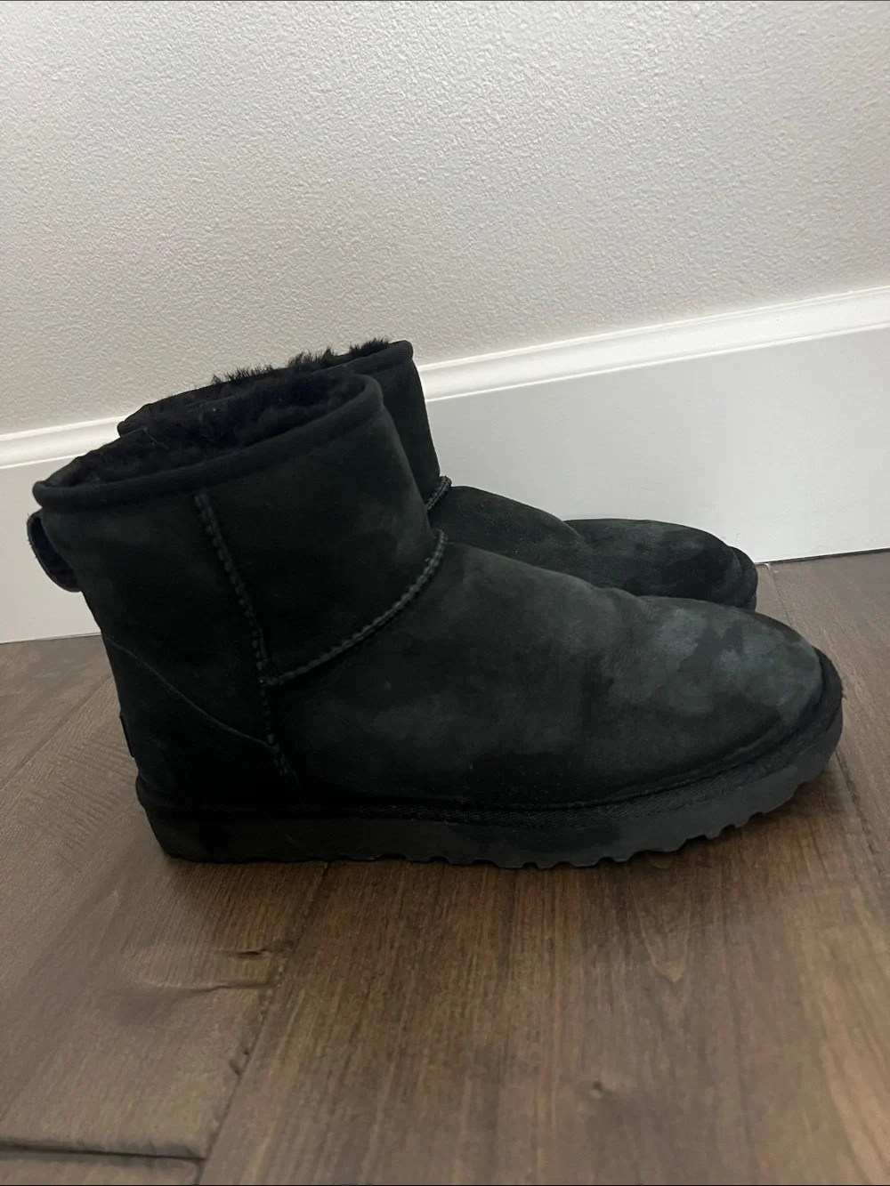 Black short UGG boots